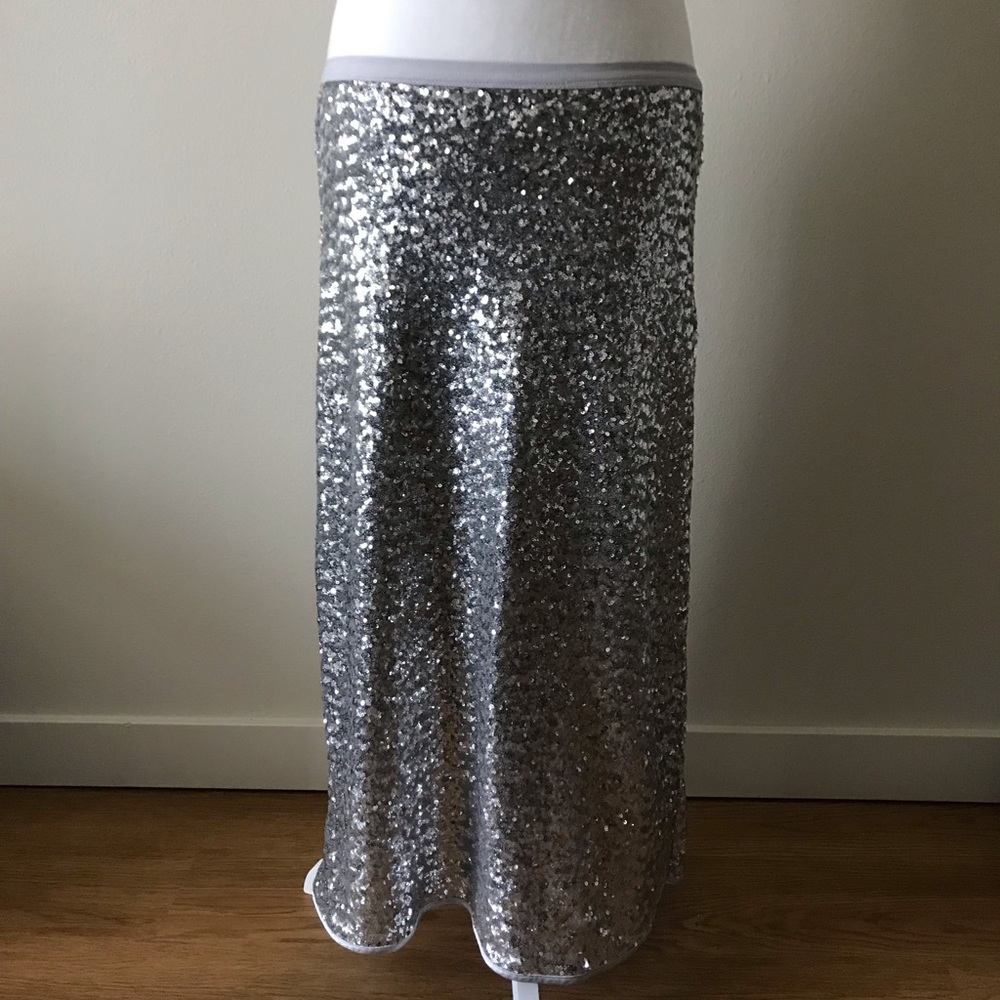 🆕💕Victoria’s Secret Sequins skirt NWOT💕